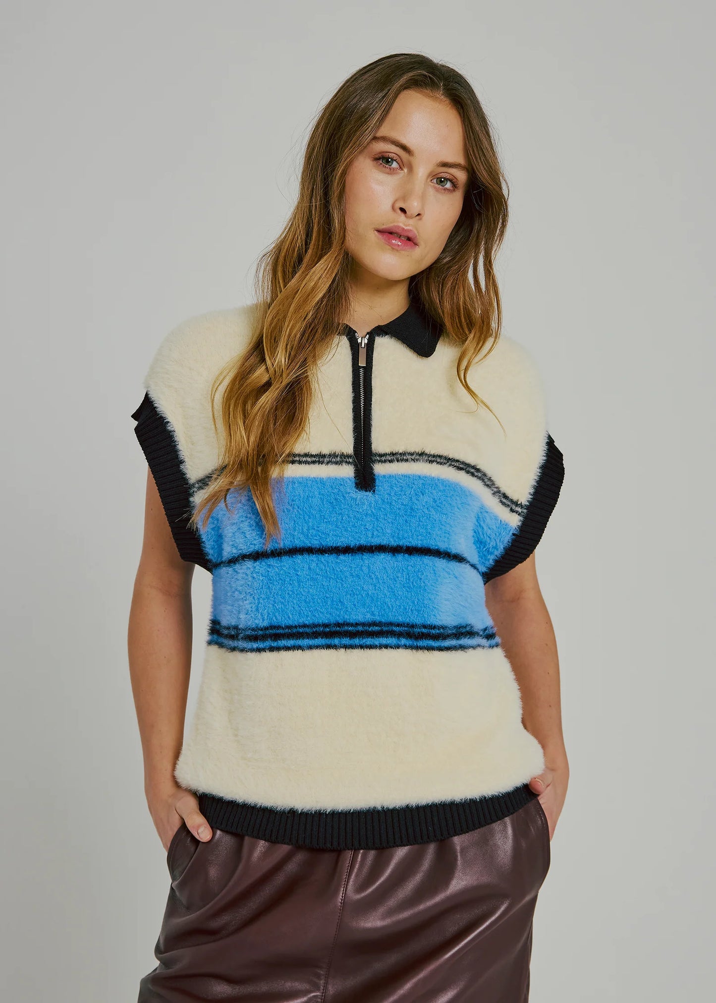 Sky Knit Waistcoat Black/blue
