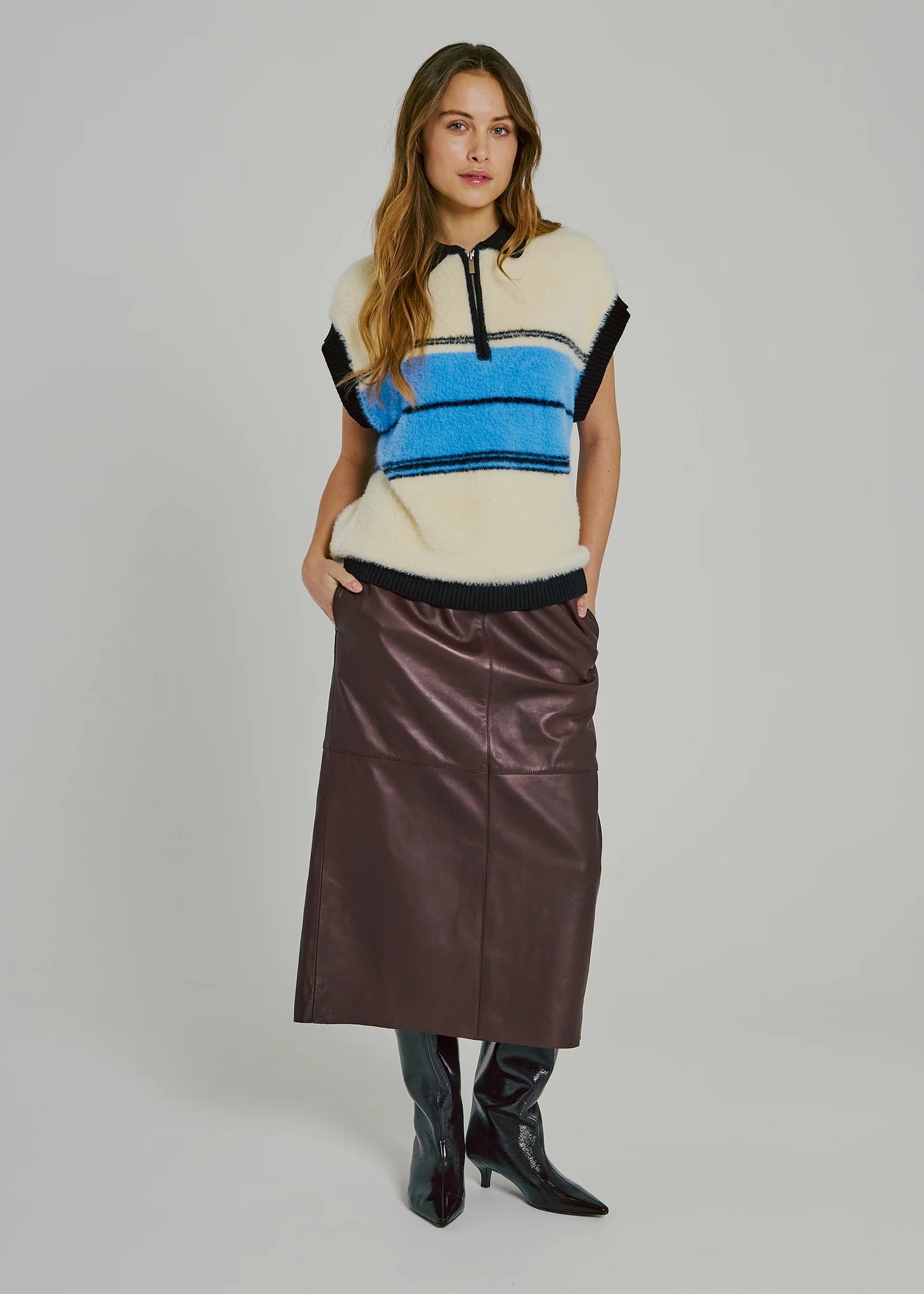 Sky Knit Waistcoat Black/blue