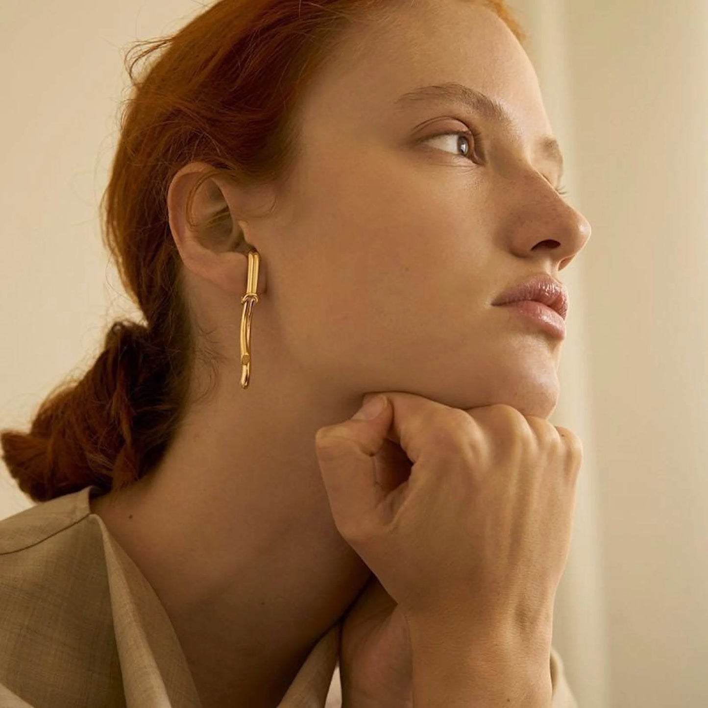 Geometric Fluid Design Ribbon Ear cuff Gold