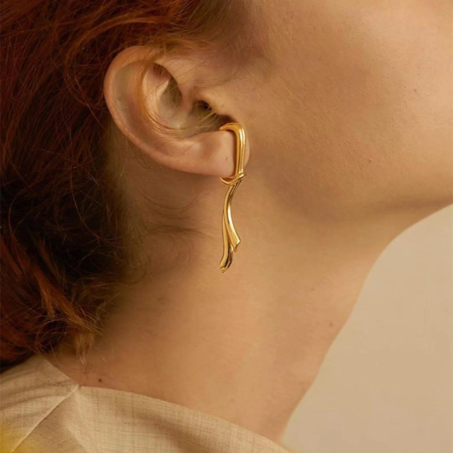 Geometric Fluid Design Ribbon Ear cuff Gold