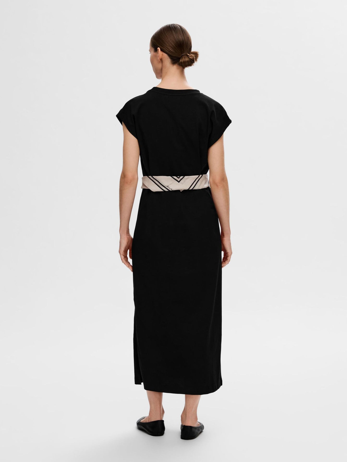 Essential SL v-neck dress Black