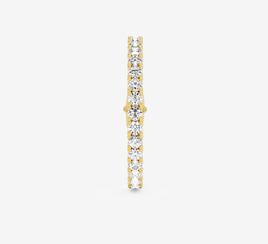 Diamond hug earstud 30 Gold diamond